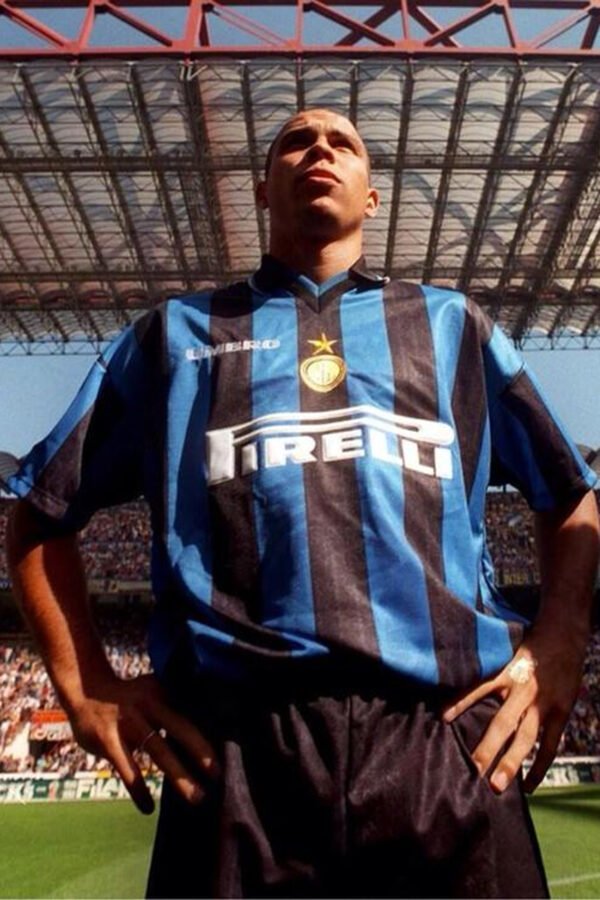 Camiseta Retro Vintage del Inter de Milán 1997 - 1998 con nombre de Ronaldo Nazario